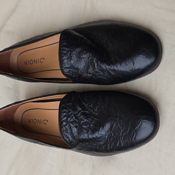 Vionic Willa II - Black Leather Slip-On Design Flats - Picture 14 of 14